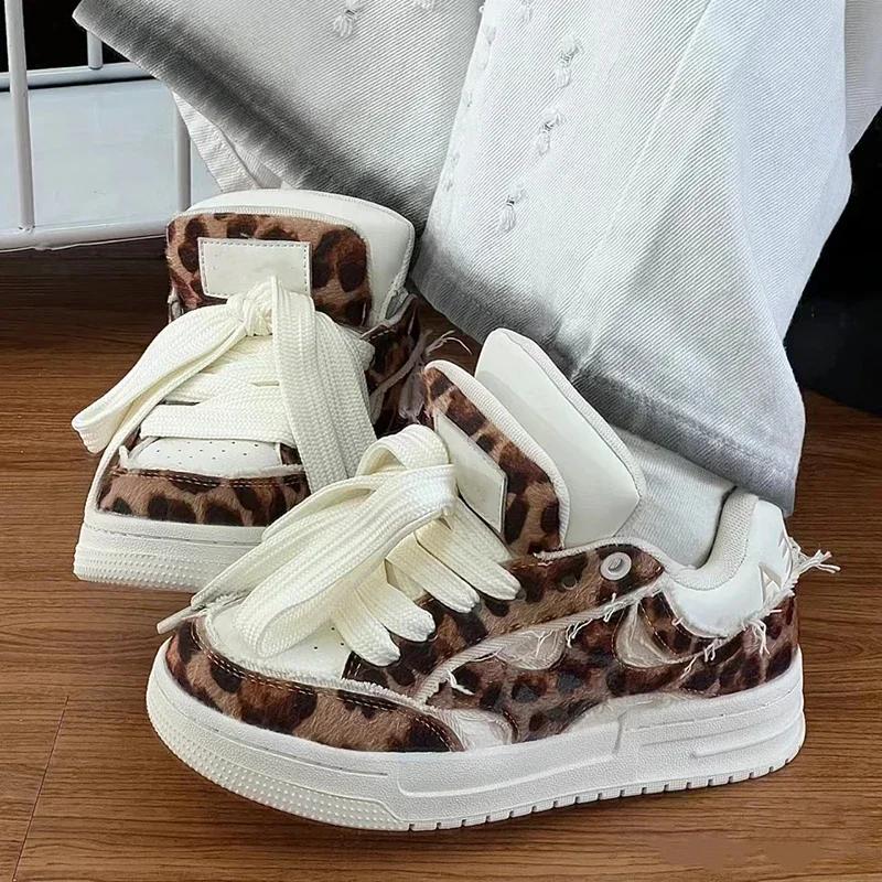 Women Shoes for Men Tennis Retro Cross Graffiti Punk Leather Skateboard Shoes Fashion Sneakers Couple Sports Casual Shoes