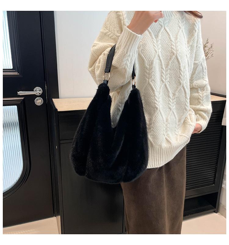 A must-have for autumn and winter fashion! Large-capacity Mao Mao women's bags, interpreting lazy trends