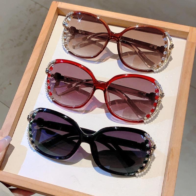Luxury Brand Metal Trends Shades Fashion Crystal Design Women's Sunglasses Chic Pearl Decoration Sun Glasses for Lady