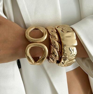 Europäisches und amerikanisches Armbandset aus unregelmäßiger Hohllegierung
