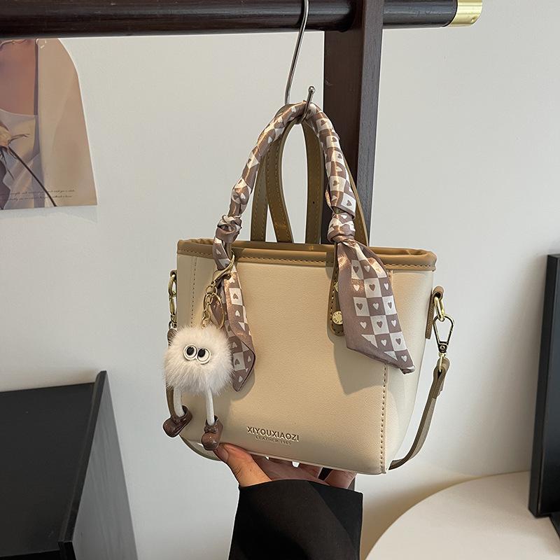 Stylish and simple portable bucket small bag women's 2025 new shoulder messenger bag solid color versatile shoulder bag