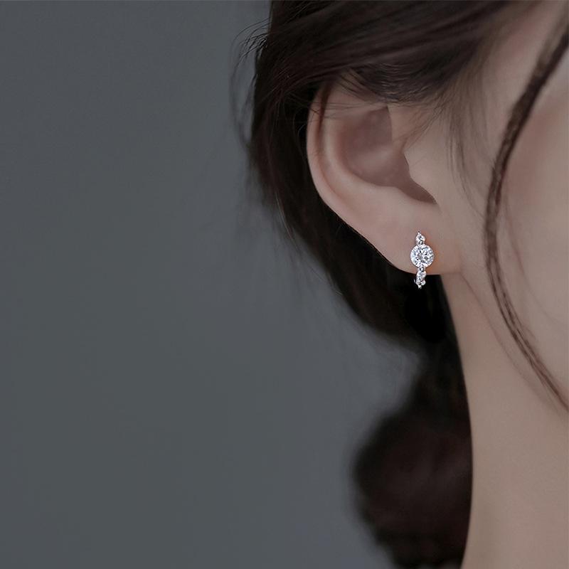 Super Flash Size Round Diamond Ear Buckle Niche Design Sense Fashionable Small Exquisite Flash Diamond Earrings