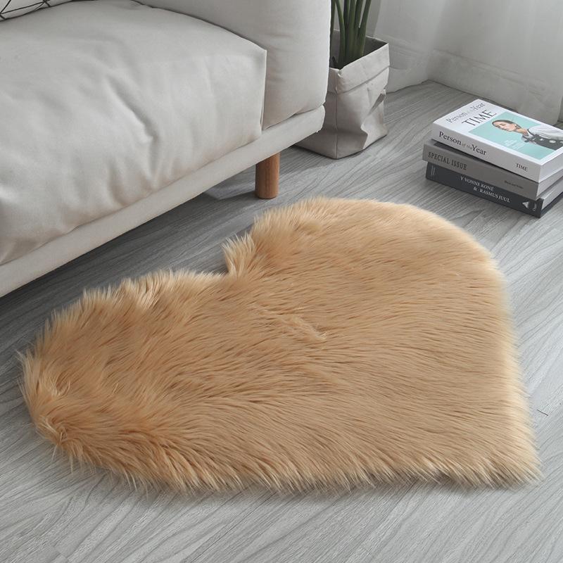 Faux Wool Heart-Shaped Rug Sofa Cushion Floor Mat Long Pile Heart-Shaped Bedroom Home Use