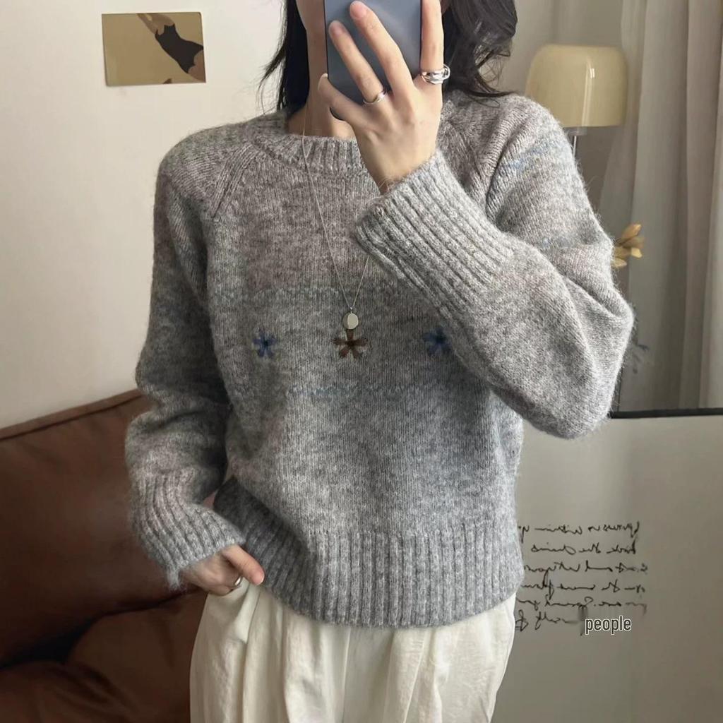 Women's Retro Floral Embroidery Round Neck Pullover Sweater – Loose Fit, Korean-Inspired Autumn/Winter Knit Top