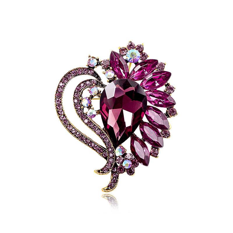Temperament jewelry fashion personality heart crystal glass brooch high-end corsage women's clothing accessories pin