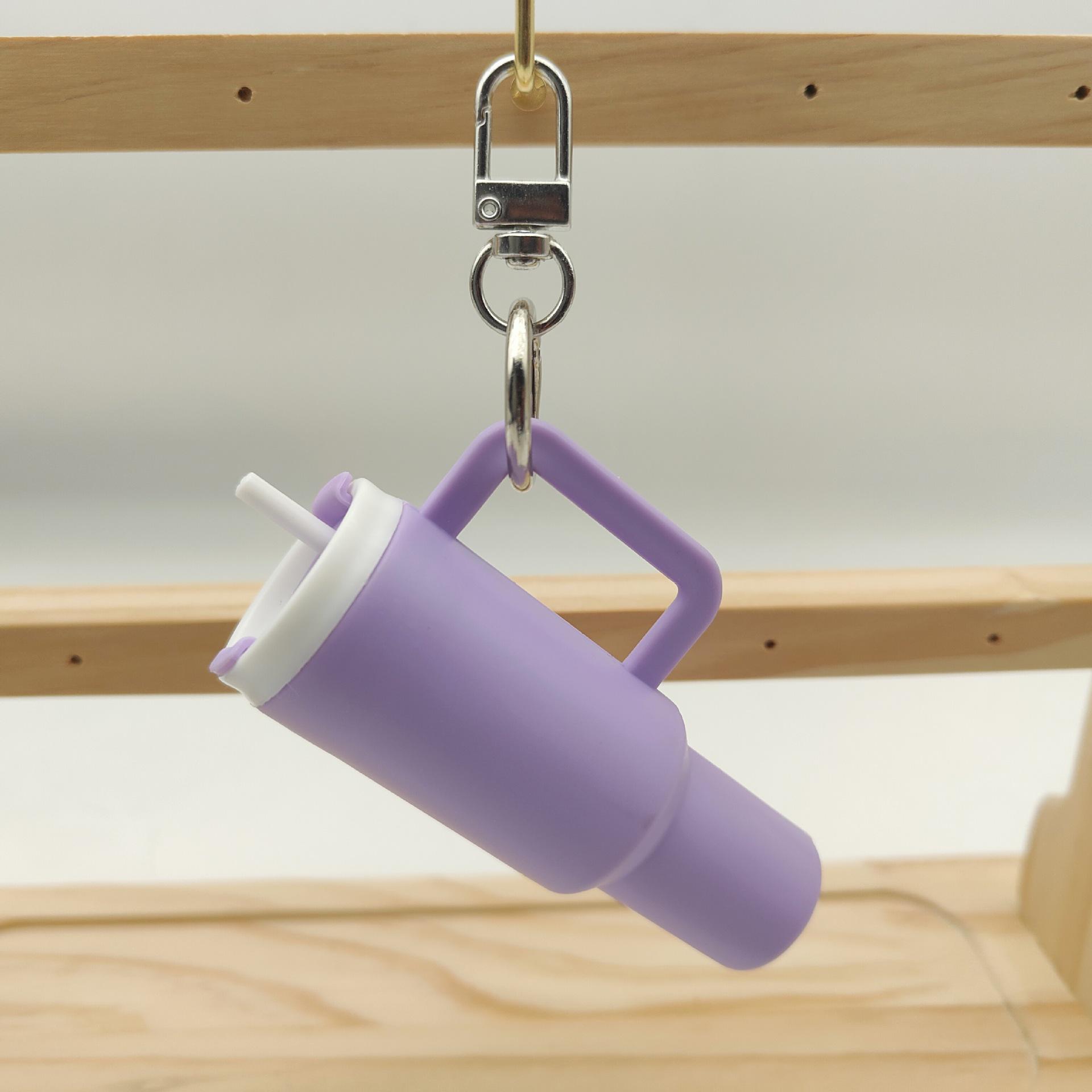 

Съемный брелок-подвеска в виде стакана со льдом Mini Stanley — выпуск ко Дню матери