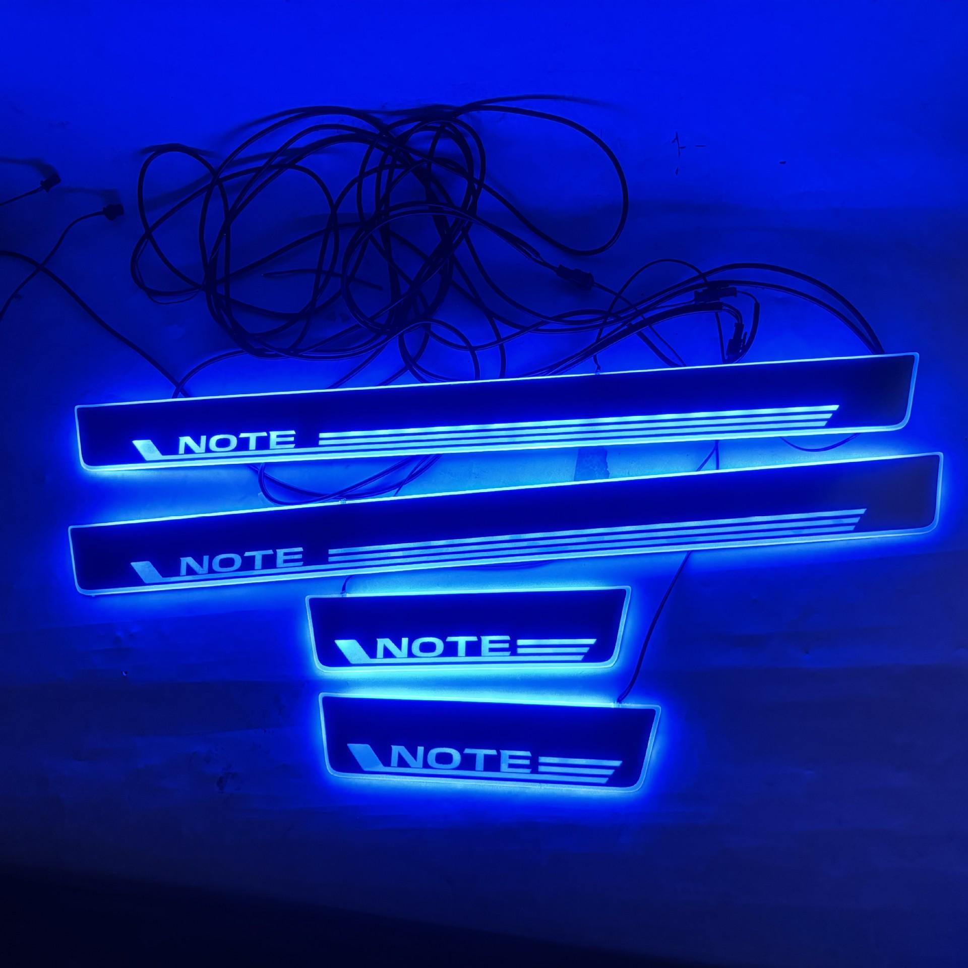 

Комплект из 4 светодиодных накладок на пороги с эффектом бегущей строки Custom Size