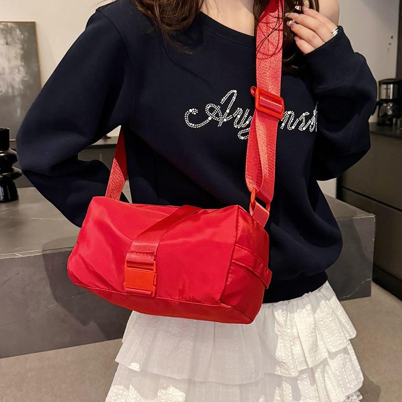 Niche Design Women's Bag Spring New Fashion Casual Sports Lightweight Messenger Bag Simple Retro Shoulder Bag