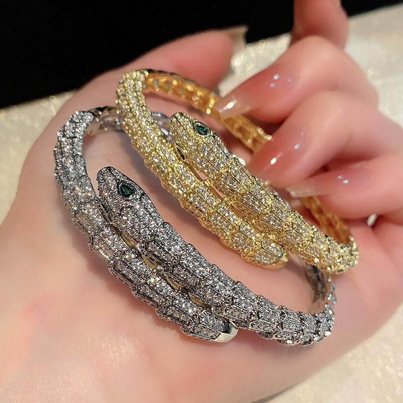 Mighty Snake Scale Serpentine Bracelet European and American Green Eyed Spirit Snake Handpiece