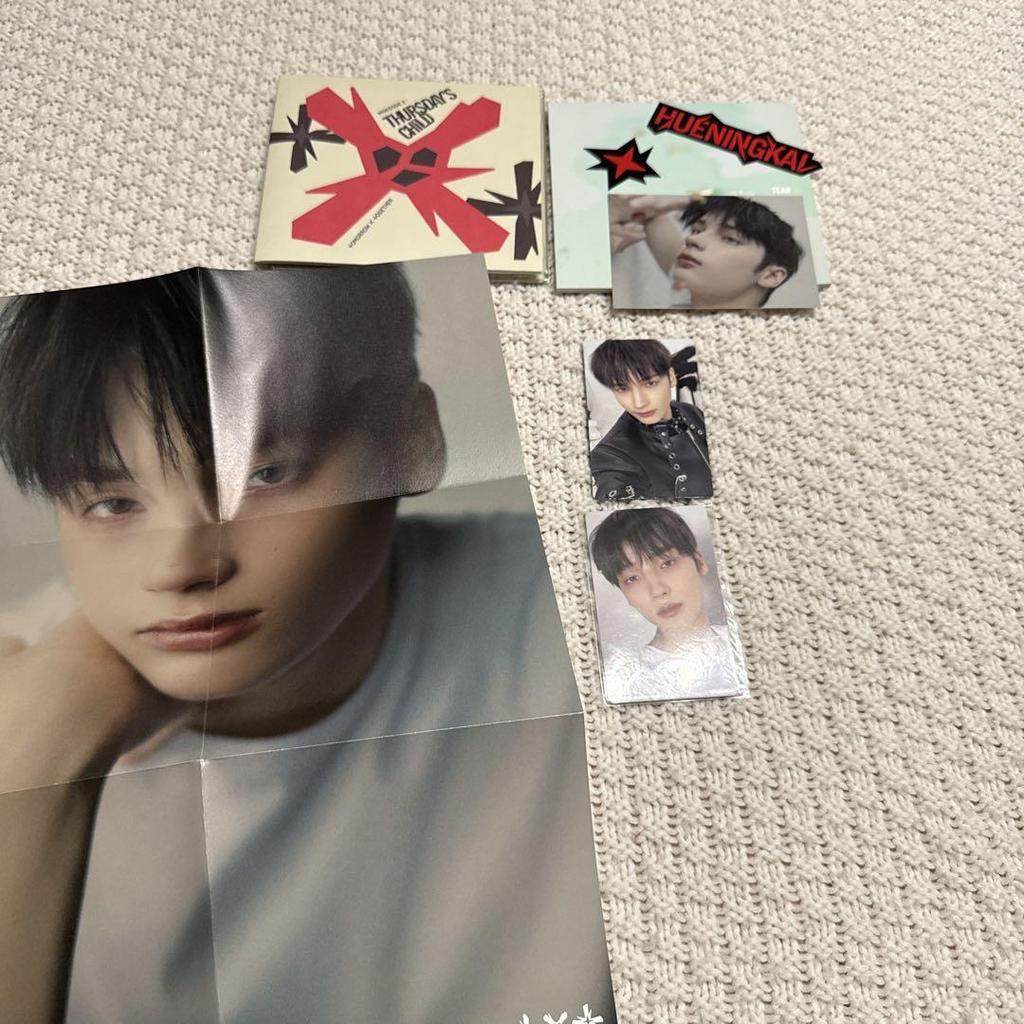 [USED] TXT Hueningkai Thursday's Child hologram trading card included