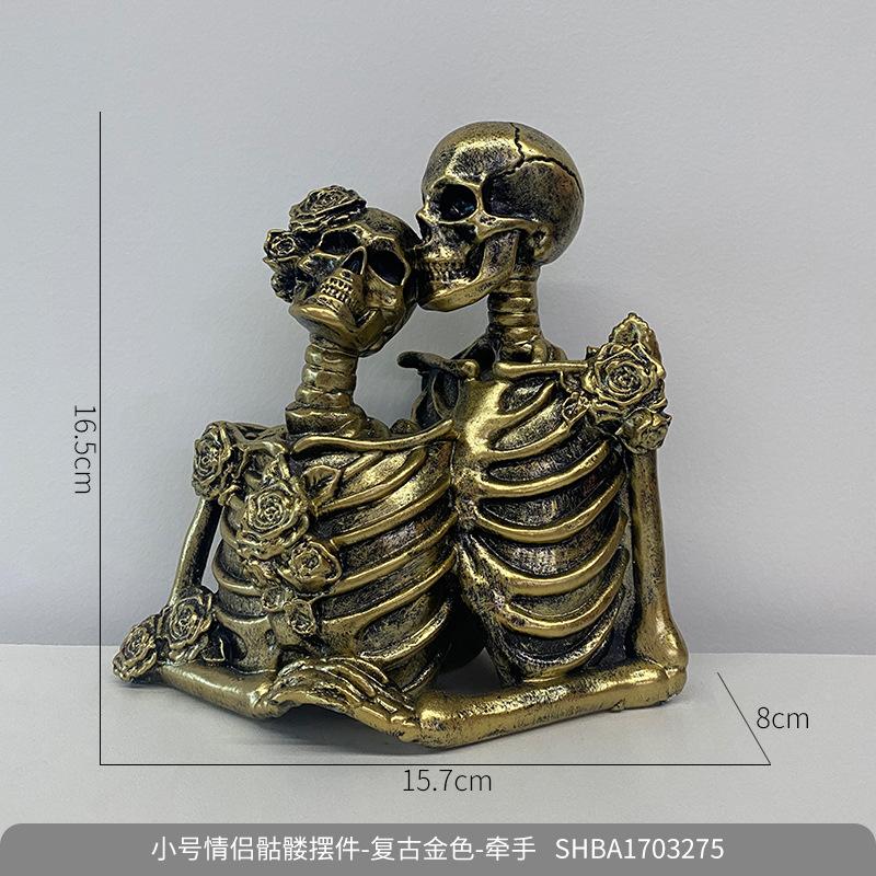 

Gothic couple resin skull model Halloween scene arrangement props ornament
