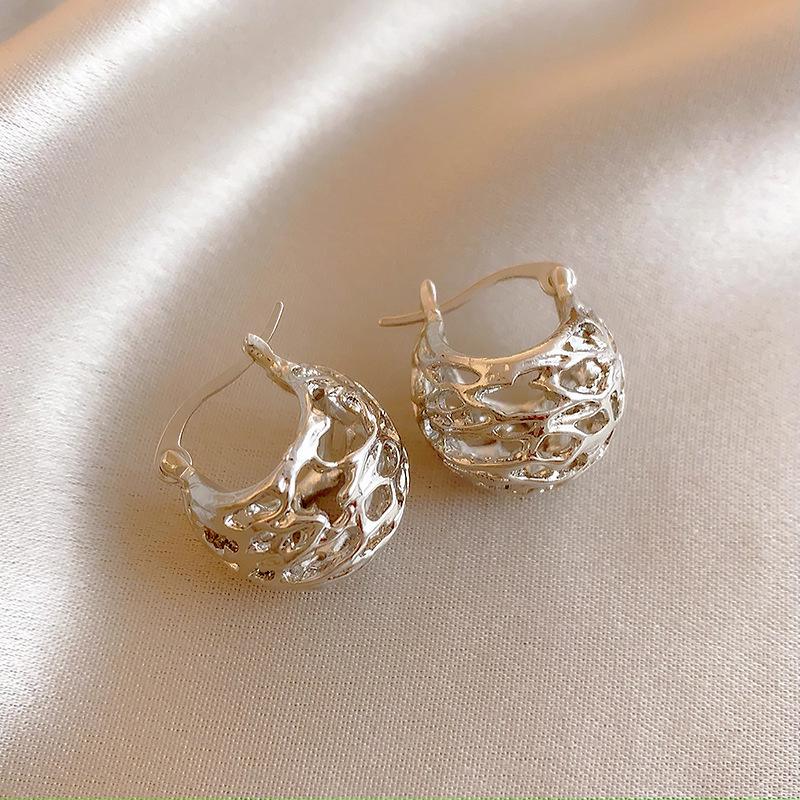 Silver Needle Heart Stud Earrings with Zircon Crystals – European & American High-End Fashion for Women