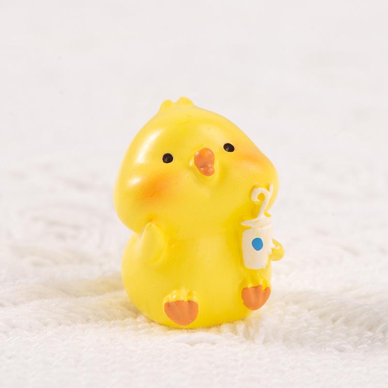 Mini Resin Chick Figurine: Heartwarming Car and Desk Ornament