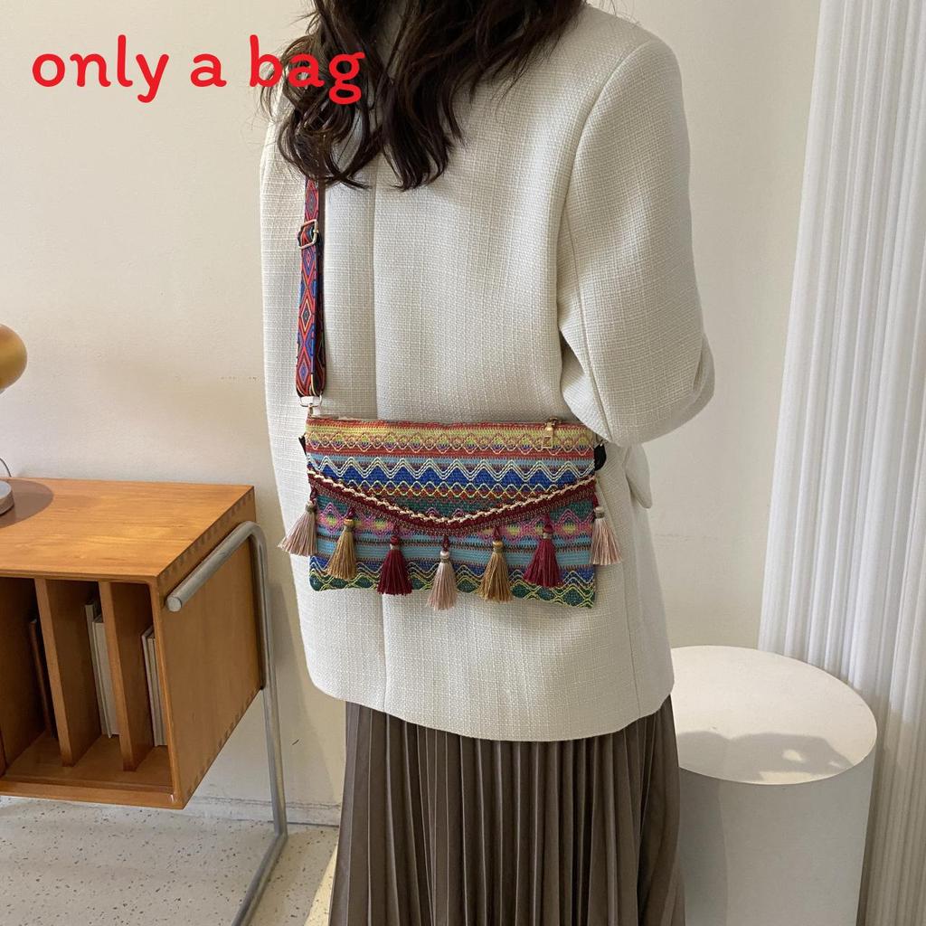 Chinese Art Canvas Envelope Purse With Tassels And Zipper Closure For Casual Use