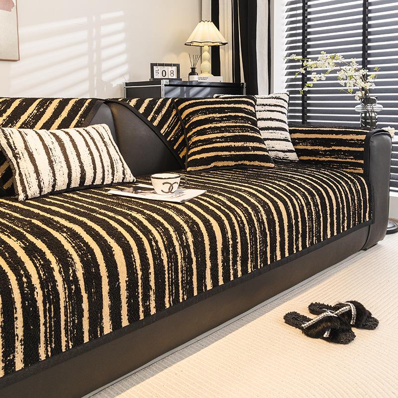 

Light Luxury Chenille Sofa Cushion Universal In All Seasons New Non-Slip Seat Cushion Three-Person Double Non-Slip Fabric 70*70cm