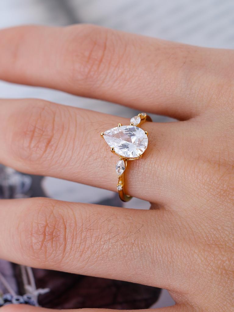 S925 Silver Droplet 7*10mm 2CT Moissanite Ring, A Fine Jewelry Piece, Fashionable and Exquisite, Suitable for Gifting