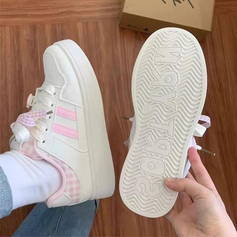 Milk blue platform bread shoes women's board shoes 2025 new Hong Kong style versatile leather surface student leisure sports white shoes