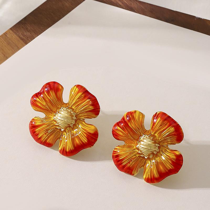 

French retro personalized antique dripping oil three-dimensional flower earrings, high-end atmospheric fashion versatile hipster earrings
