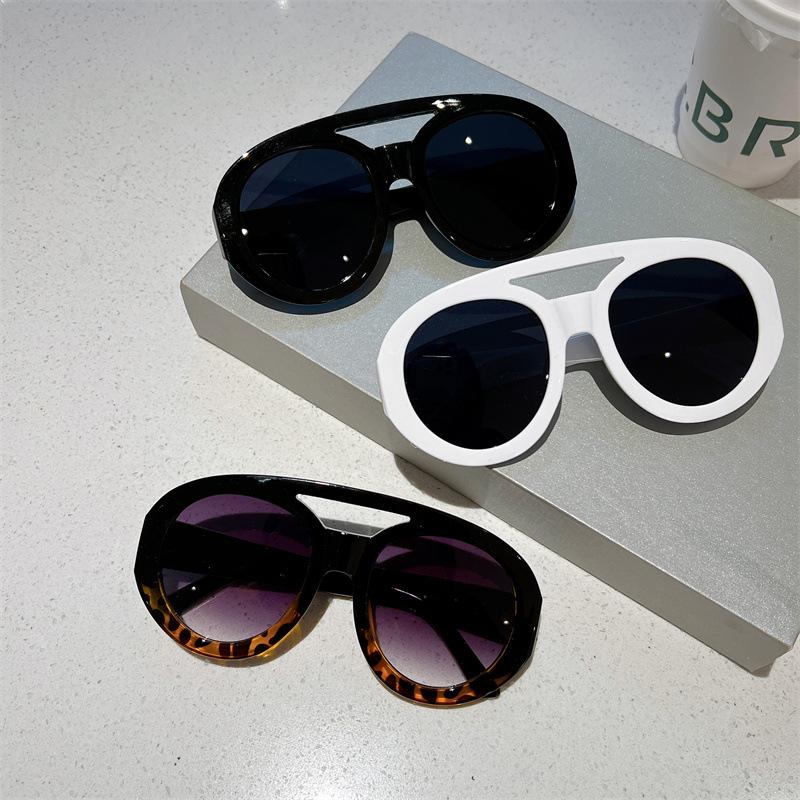 Vintage Brand Designer Round Oversized Sunglasses Women Fashion Trendy Leopard Frame Gradient Sun Glasses For Female Uv400