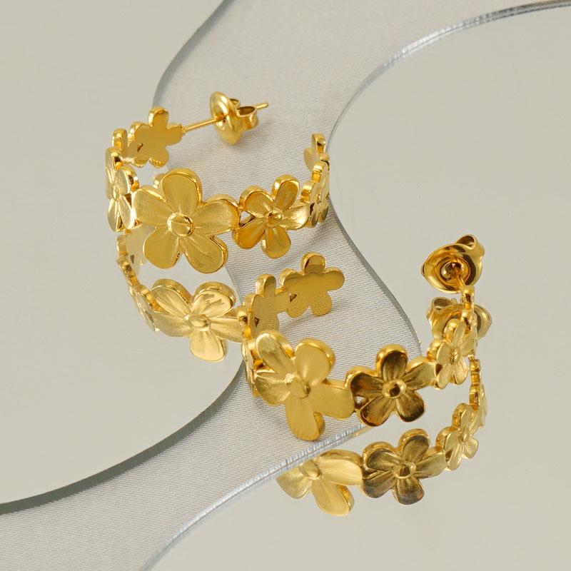 C-shaped Daisy Titanium Steel Earrings – 18K Gold Plated, European-American Design, Simple Geometric Style
