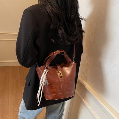 Bag Women's 2025 New High-end Retro Large-capacity Commuting Shoulder Messenger Bag Spring Bucket Bag