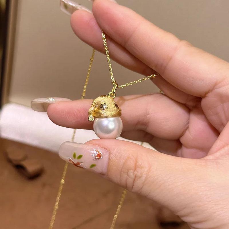 Xiaohongshu Trendy Christmas Tree & Hat Necklace: Stylish & Luxurious Fashion Accessory