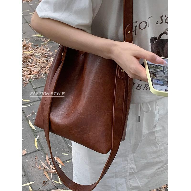 Retro Large-capacity Bag, Fashionable Commuting Bucket Bag, Versatile Crossbody Bag