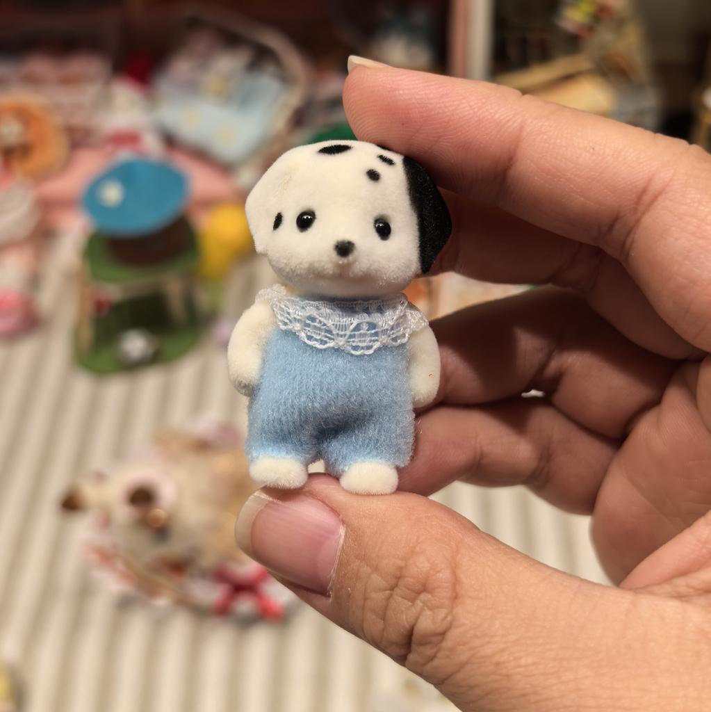 Genuine Anime Sylvanian Families Chocolate Rabbit Fairie Husky Giraffe Doll Kawaii Decoration Model Ornament Birthday Gift Toy