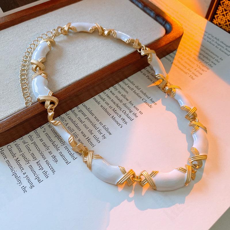 

Vintage Necklace For Women, Gold And Black Chunky Necklaces Non Tarnish Jewelry Enamel Choker Metallic Style Gift