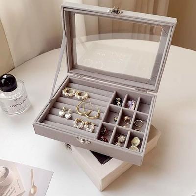 Schmuckherstellung – Verpackung & Präsentation von Schmuck