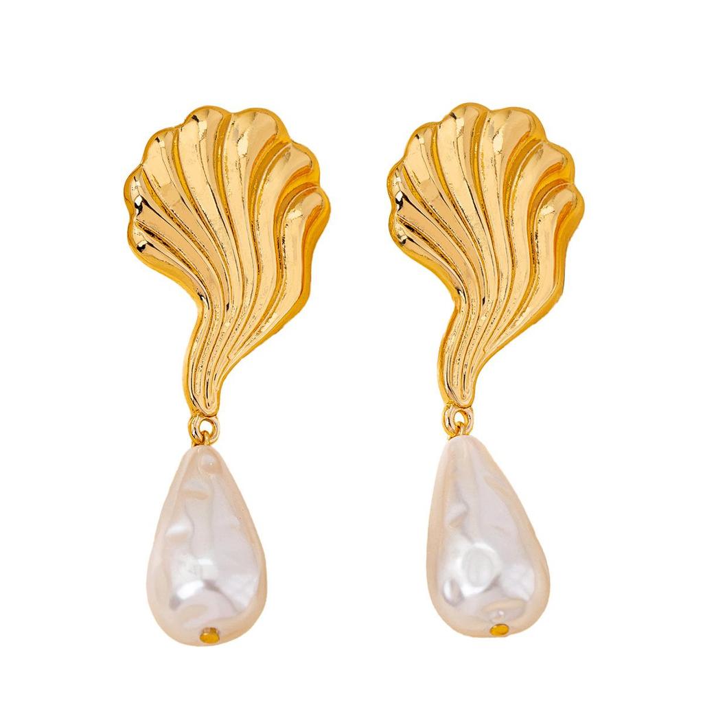 Metal Shell-Shaped Pearl Pendant Earrings: Stylish European & American Beach Resort Design for Women