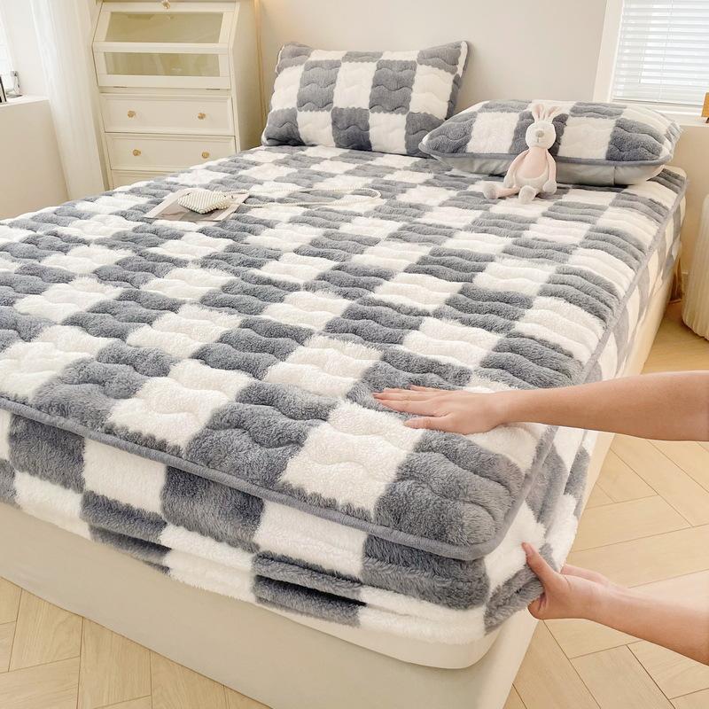 Autumn And Winter Arctic Velvet Cotton Bed Sheet Three Piece Set Chessboard Pattern Milk Velvet Thick Mattress Protective Cover Coral Velvet Bed Cover