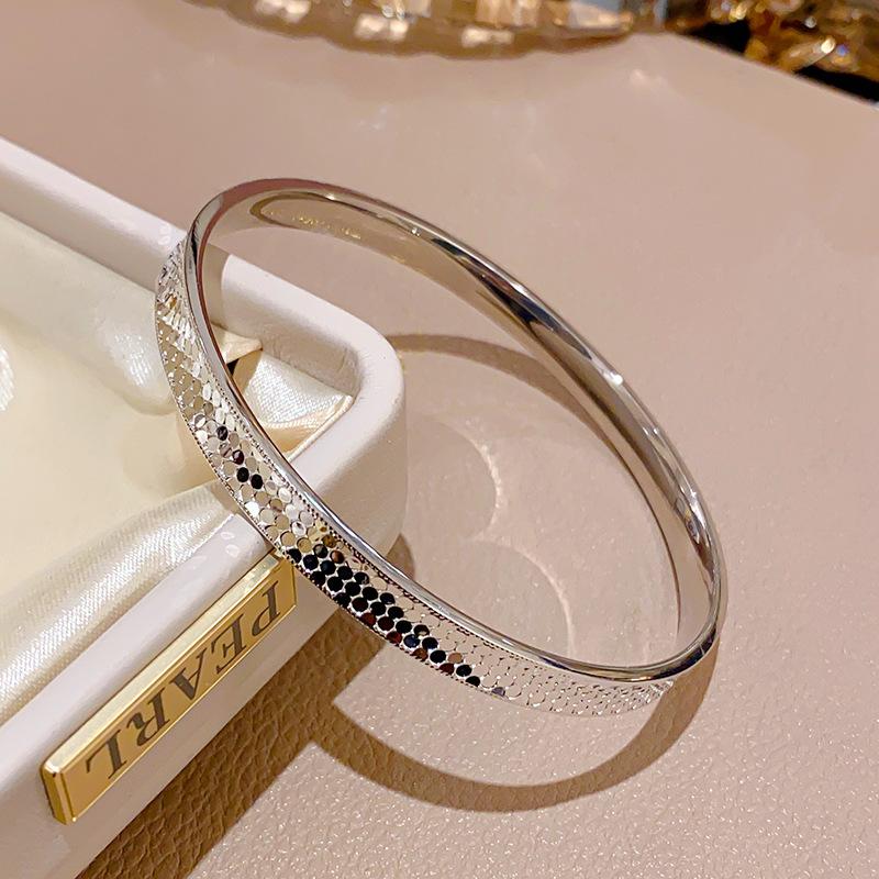 European and American Sparkling Geometric Bracelets, Light Luxury, High-end Fashion Bracelets 18CM