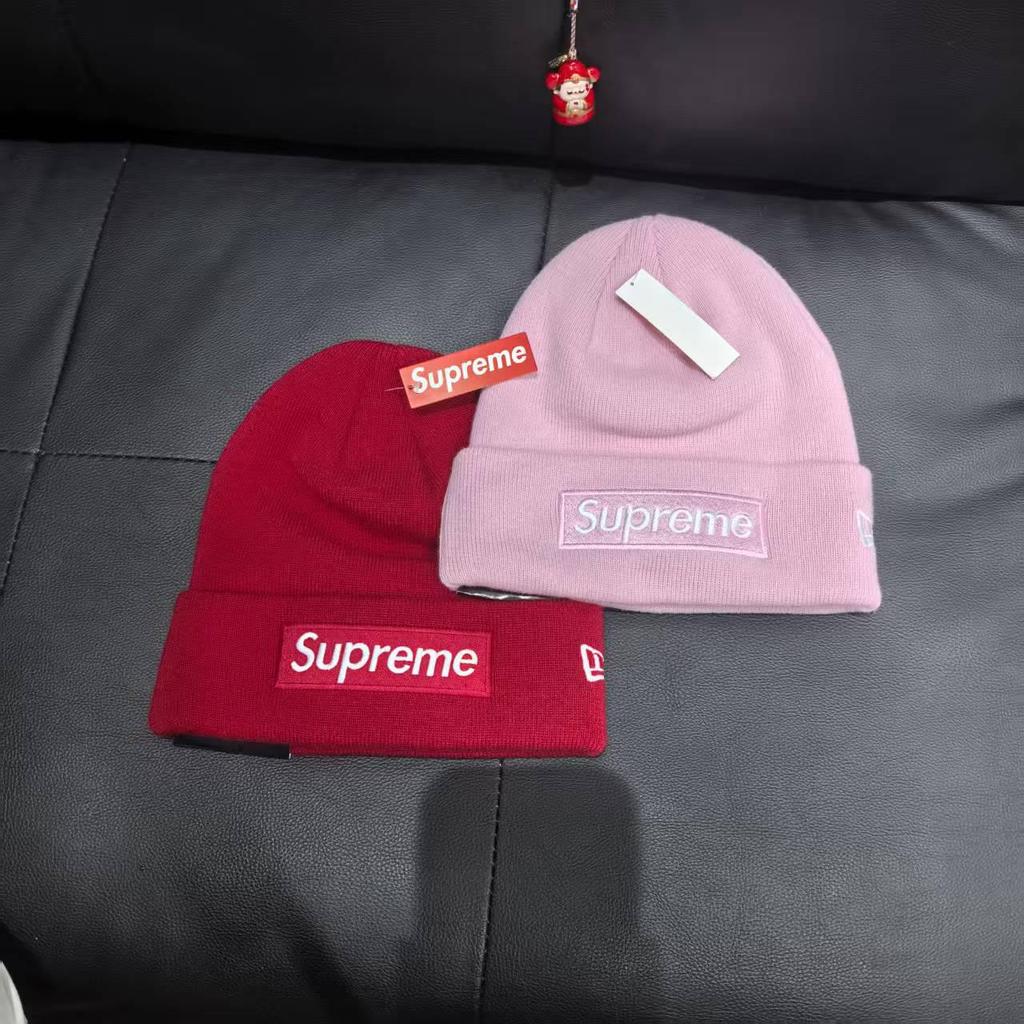 Stylové trendy unisex pletené čepice s nápisem pro podzim/zimu