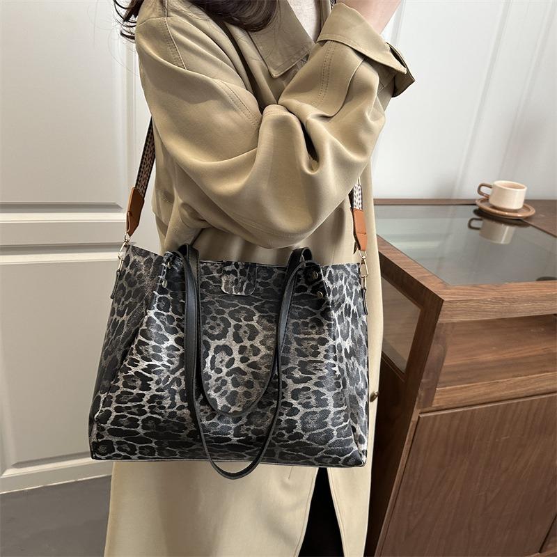 Retro Leopard Print Large Capacity New Tote Bag Simple Fashion Commuter Handbag Fashionable Shoulder Bag