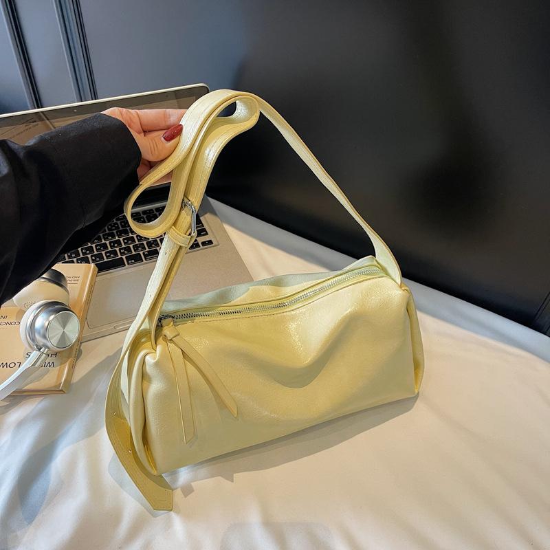 Simple soft leather commuter bag women's 2025 summer new large-capacity fashionable shoulder portable messenger bag
