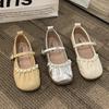 Französische Perlen Mary Janes mit flachem Ausschnitt Mädchen 2025 neu Feenstil große Größe 45 Ein-Wort-Schnalle flache Mütze Schuhe