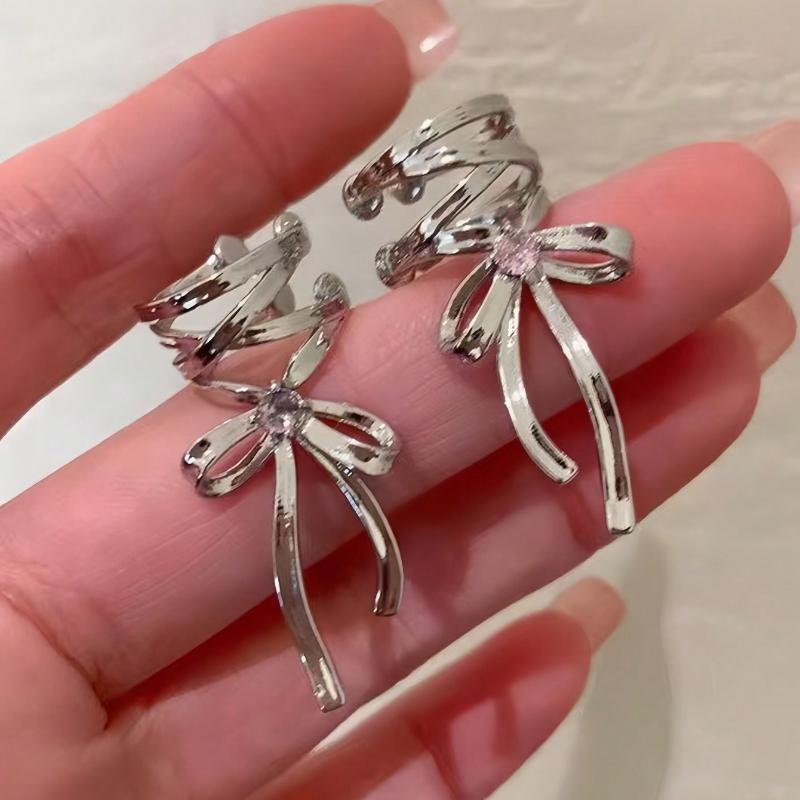 A Pair of Sweet Creative Bow Pink Diamond Earrings Suitable for Women To Wear on Daily Holidays and Banquets