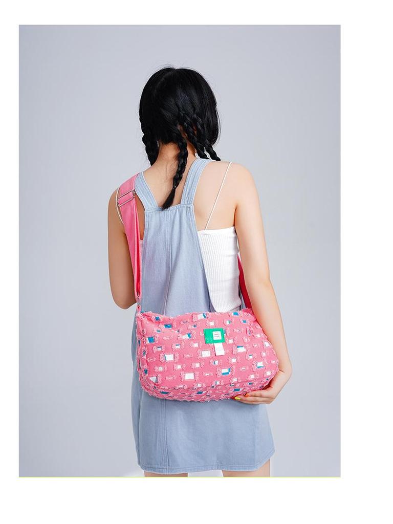 Módní dámská plátěná taška roku 2025: Sladký nový jarní styl s širokým ramenním popruhem