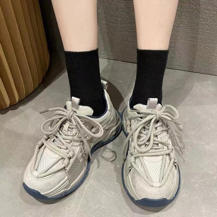 

Повседневная женская спортивная обувь на среднем каблуке корейской версии с дышащей мягкой подошвой 2024 года, новые модные кроссовки с передней уздечкой 40 серый