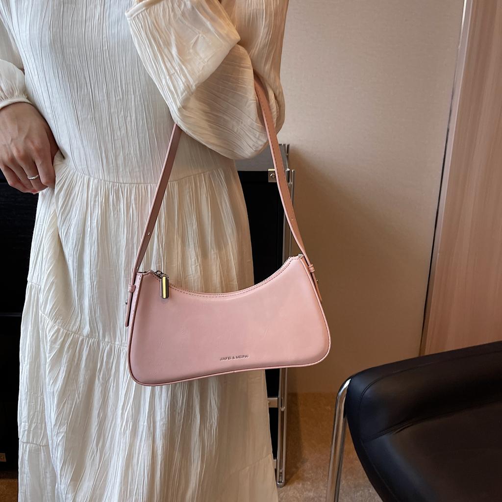 1 girl's niche bag The new summer one-shoulder underarm bag advanced stylish hand-held baguette bag is suitable for daily use