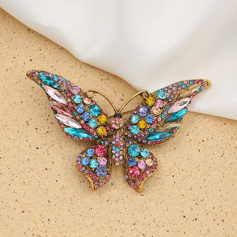 

High-End European & American Butterfly Brooch: Rhinestone Pin for Women s Clothing, Corsage, Scarf Buckle, and Insect Jewelry Accessory. різнокольоровий