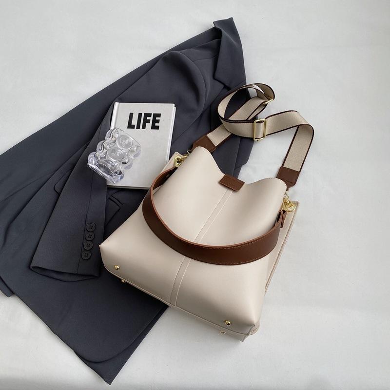 Handbag Women's 2025 New Fashion Versatile Bucket Bag Niche Commuter Premium Texture Solid Color Shoulder Bag