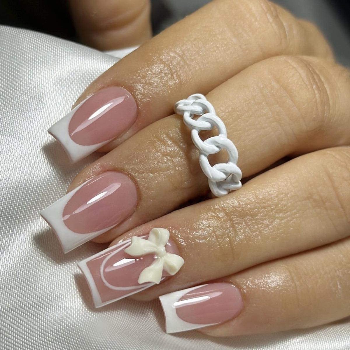 

Medium White French Tip Bow Decorated False Nails