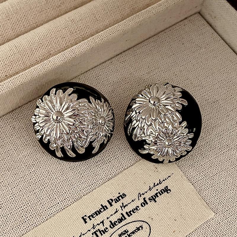 Vintage Black Series Stud Earrings 925 Silver Needle Minimalist High-End Personality Accessories for Women