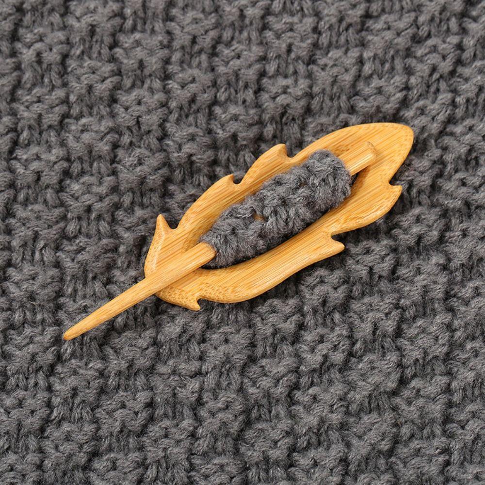 Retro Wooden Animal Brooch Pin Cute Bear Clasp Pins Exquisite Animal Pattern Breastpin  Jewelry