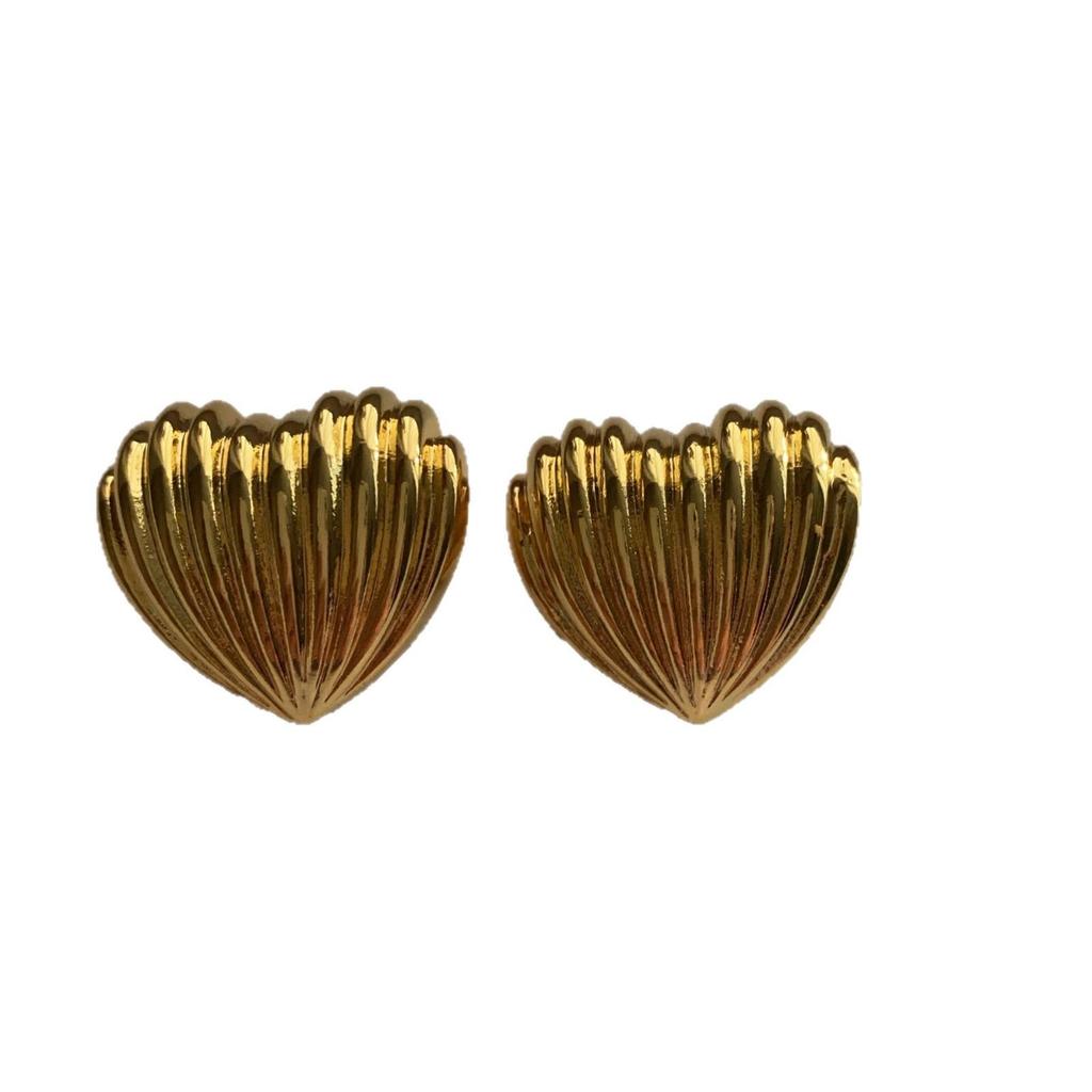 Simple Love-Shaped Earrings, Stud Earrings, Retro Personality, High-End Sense, Luxury, Gorgeous And Unique Metal Earrings.