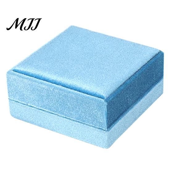 Blue Flannel Jewelry Box for Women Sky Velvet Box, Flip Top Case with Soft Lining Bracelet Packaging Lining, Portable Protective Container And Bangle