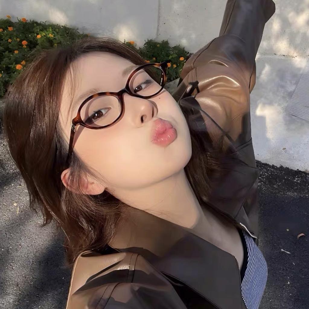 TR glasses otaku Zhang Yuanying nerd glasses anti-blue retro hawksbill oval frame sunglasses