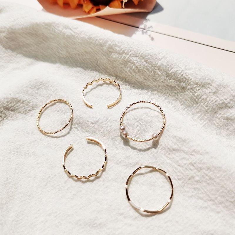

5Pcs Simple Wavy Ring Set For Women Girls Personality Temperament Mini Pearl Elegant Lovely Ring Jewelry Accessories Gifts золотой